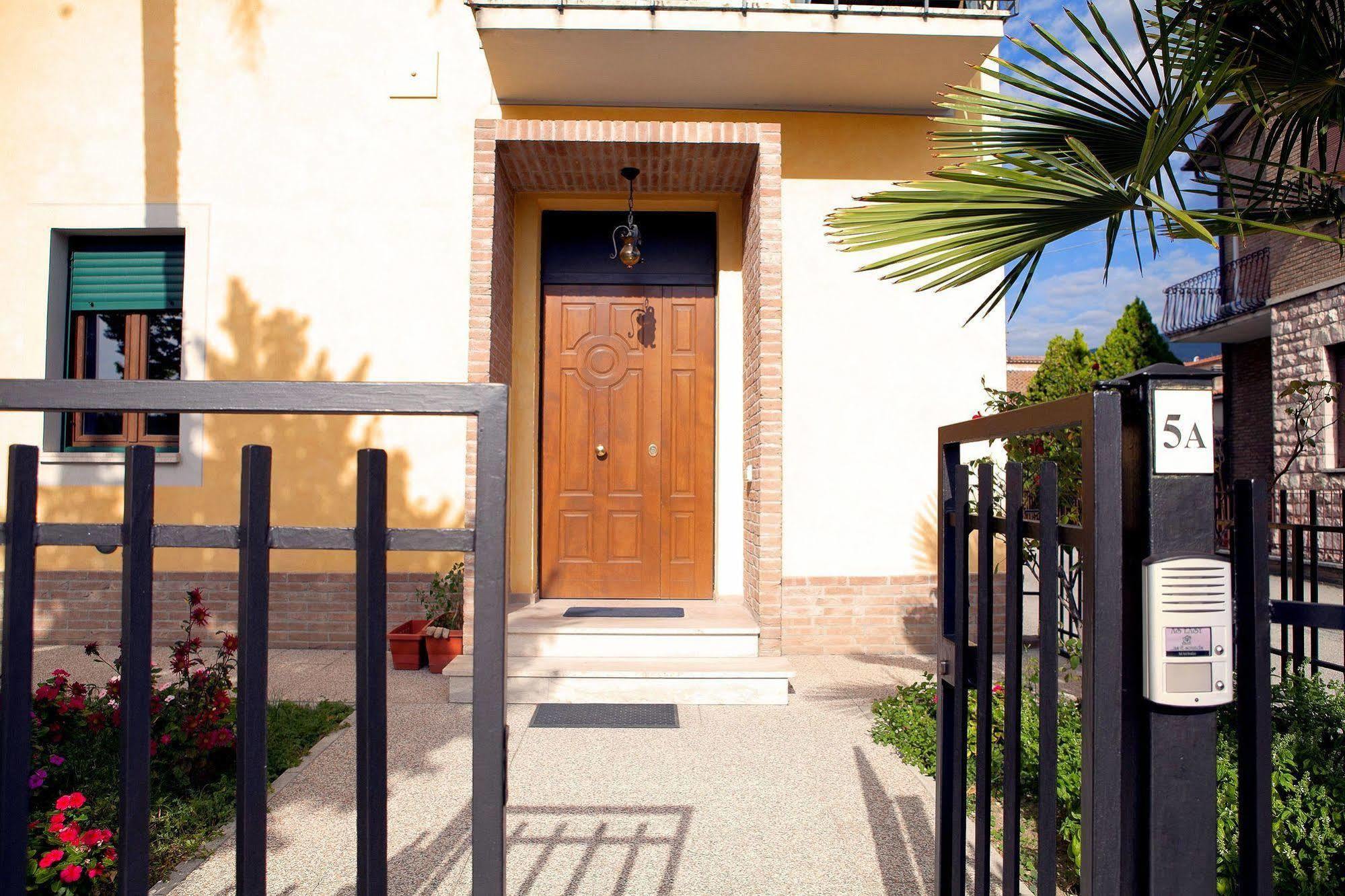 As Easy Apartment Assisi Bagian luar foto